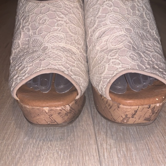 Maurices Rain cream lace fabric slingback cork wedges - Picture 3 of 10